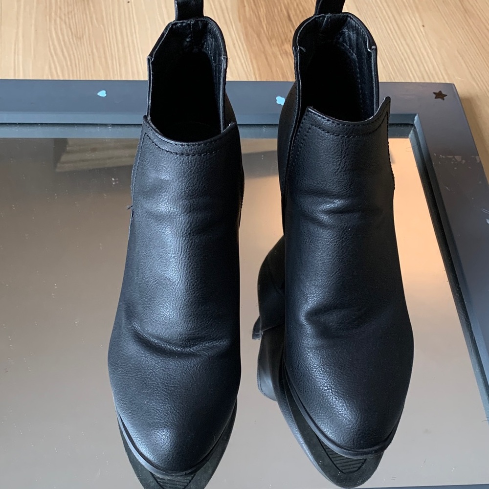 Nature Breeze Classic Black Ankle Boots